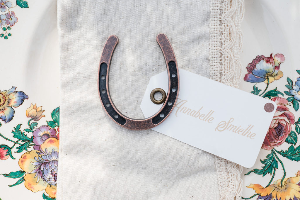 Horsefarm inspired wedding day stationery. Features tag-style place cards with horseshoe decor.
